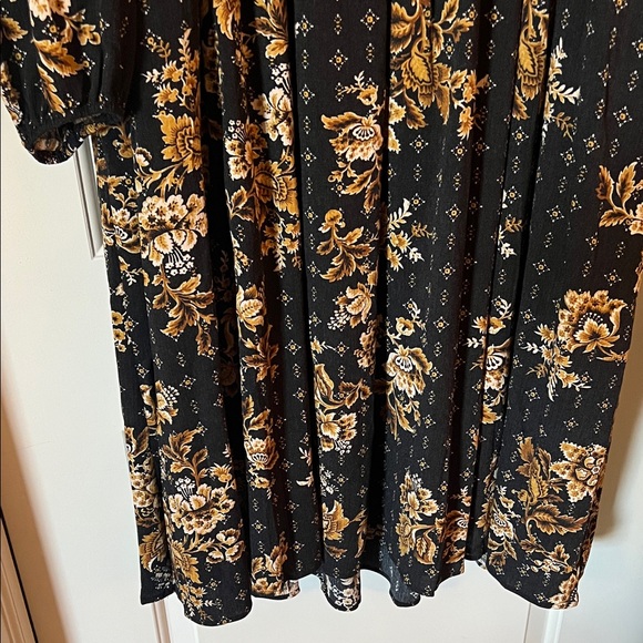 torrid Black Floral Long Sleeve Smocked Midi Dress - Picture 4 of 5